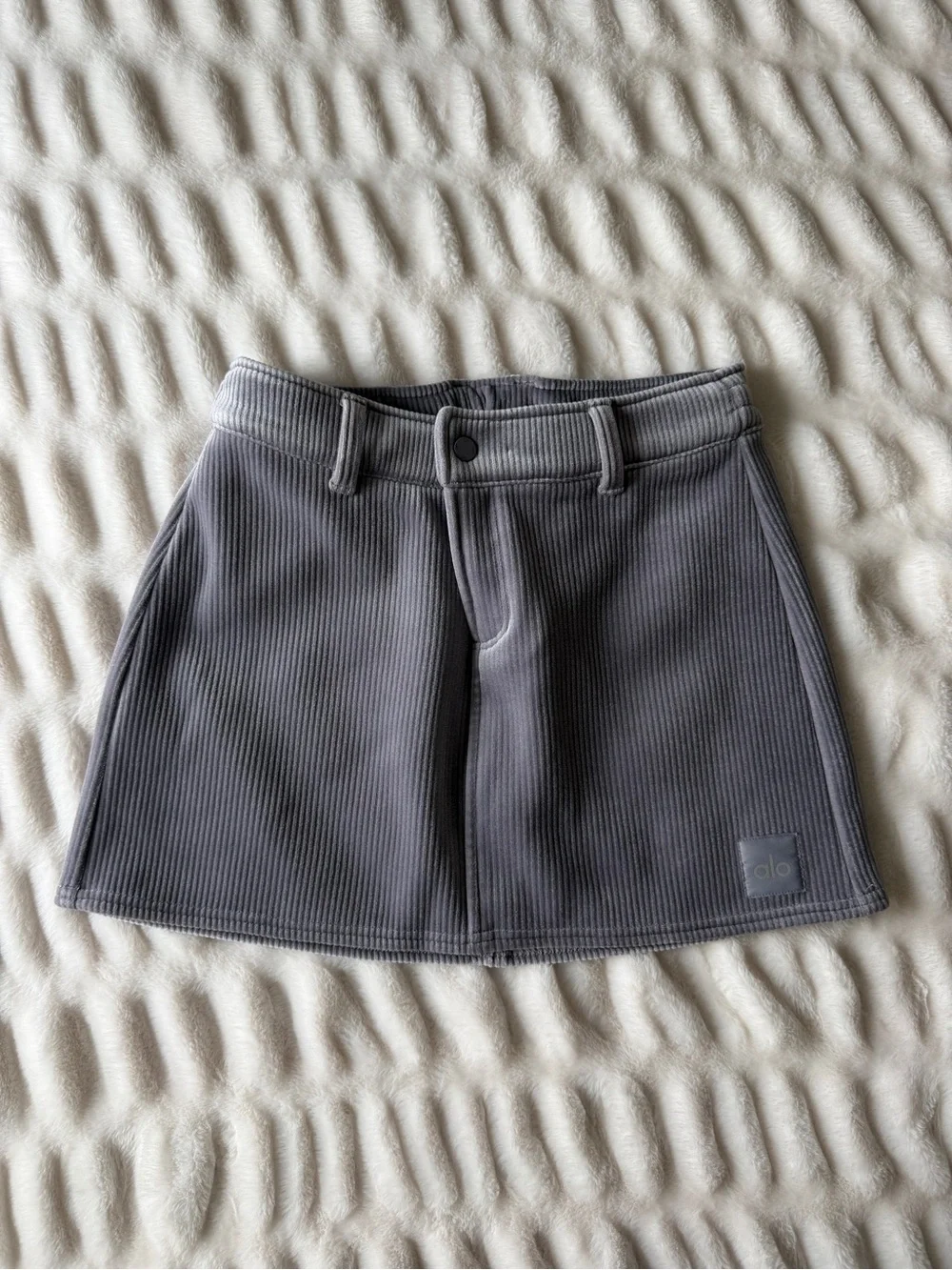 Alo Yoga Ribbed Velour Baller Mini Women Skirt in Fog